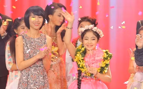 co be 9 tuoi hong minh len ngoi quan quan giong hat viet nhi 2015 hinh 0