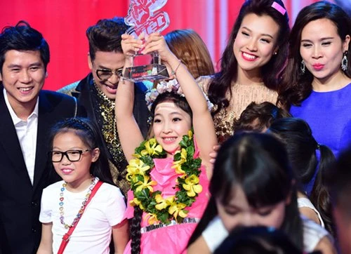 10 hình ảnh đẹp của quán quân The Voice Kids đêm chung kết