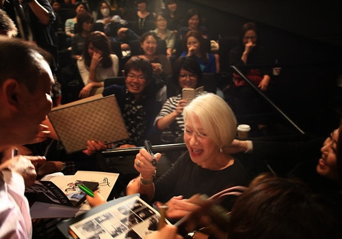 minh-tinh-70-tuoi-gay-sot-o-lien-hoan-phim-tokyo-2015-2