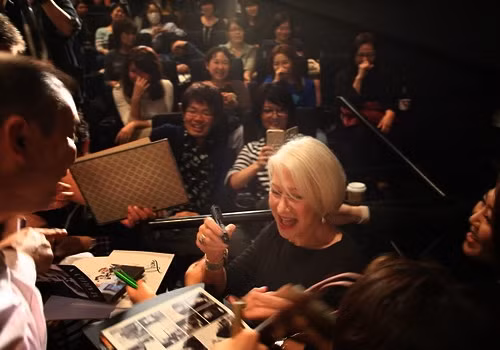 minh-tinh-70-tuoi-gay-sot-o-lien-hoan-phim-tokyo-2015-2