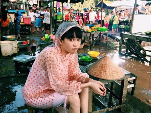 Trong "Vòng eo 56" Ngọc Trinh đã dành toàn tâm toàn ý vào việc diễn xuất. Trong