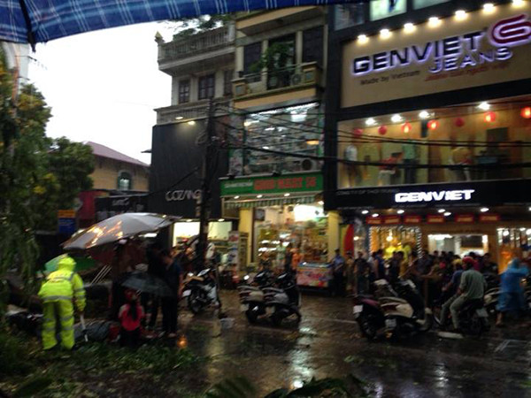 Tai nạn xảy ra trước cửa hàng Jean GENVIET.