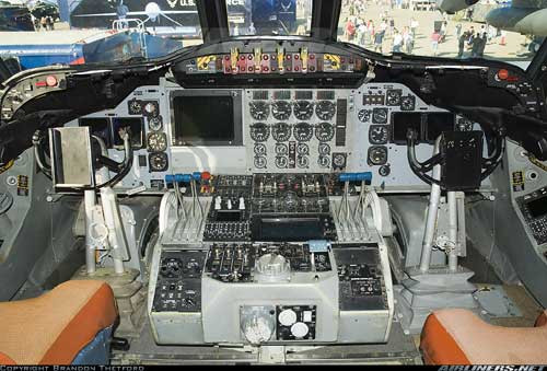 Cận cảnh buồng lái hiện đại và tiện nghi của P-3C Orion nếu thương vụ này thành công sẽ mở ra một cơ hội mới trong hợp tác kỹ thuật quân sự giữa Việt Nam và Mỹ.