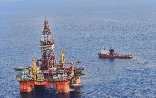 Giàn khoan Hải Dương-981 của Trung Quốc trên biển Đông, tháng 5/2012. Ảnh: Xinhua