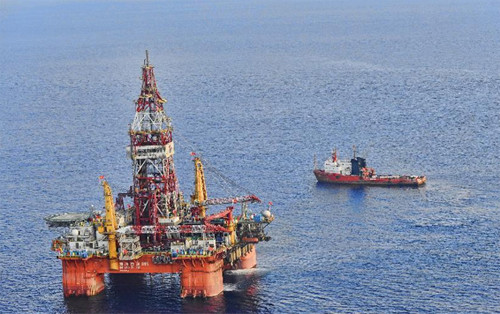 Giàn khoan Hải Dương-981 của Trung Quốc trên biển Đông, tháng 5/2012. Ảnh: Xinhua