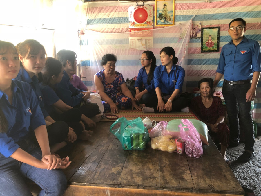 CLB thiện nguyện “Trái tim hồng” thăm gia đình hoàn cảnh khó khăn CLB thiện nguyện “Trái tim hồng” thăm gia đình hoàn cảnh khó khăn