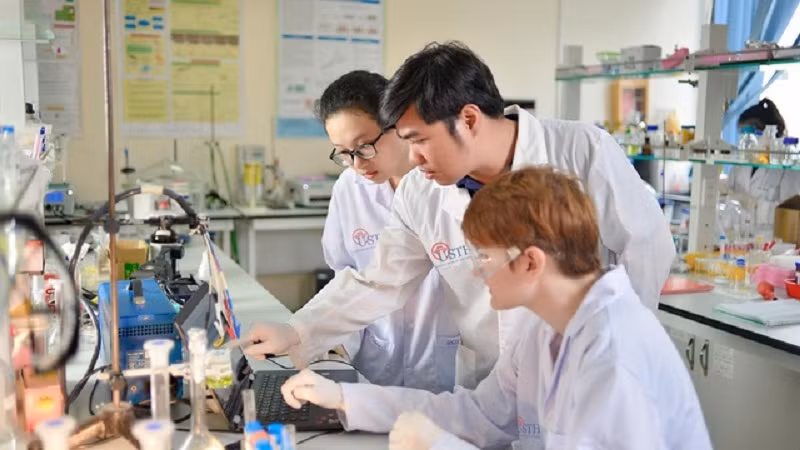 Nghiên cứu công nghệ Nano ở Trường Đại học Khoa học và Công nghệ Hà Nội. Ảnh: https://usth.edu.vn
