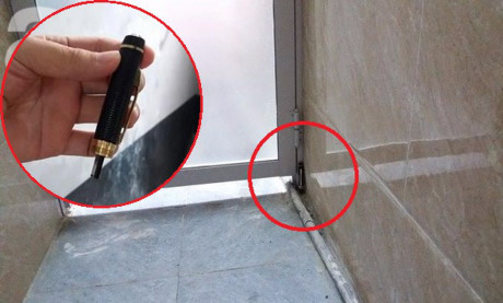 Phát hiện camera quay lén trong WC tiệm cà phê: Chị em bày nhau cách tự bảo vệ mình - Ảnh 1 Phat hien camera quay len trong WC tiem ca phe: Chi em bay nhau cach tu bao ve minh - Anh 1