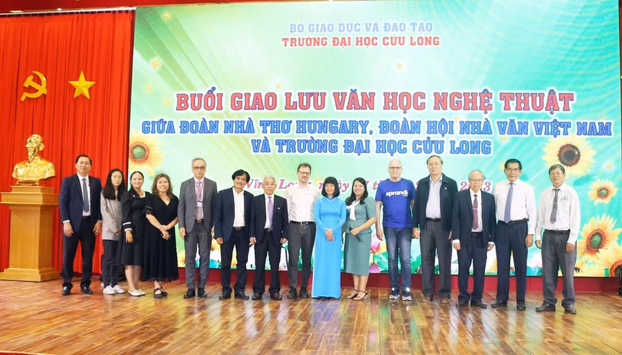 Quang cảnh buổi giao lưu.