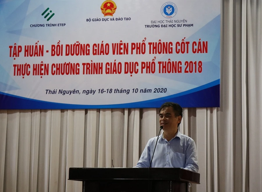 TS Trần Đình Châu, Phó Trưởng ban chỉ đạo đổi mới Chương trình và Sách giáo khoa, Bộ GD&ĐT phát biểu tại buổi khai mạc