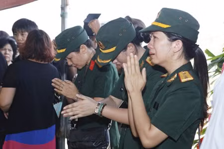 Hình ảnh xúc động đưa nhạc sĩ An Thuyên về nơi an nghỉ ở Hòa Bình