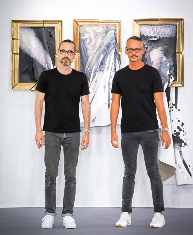 Viktor Horsting và Rolf Snoeren gặp nhau ở Học viện Nghệ thuật và Thời trang Arnhem (Hà Lan). Họ bắt đầu hợp tác sau khi tốt nghiệp. Show thời trang độc đáo nhất sàn diễn Paris