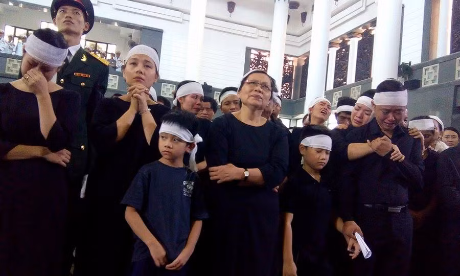 Hình ảnh xúc động đưa nhạc sĩ An Thuyên về nơi an nghỉ ở Hòa Bình