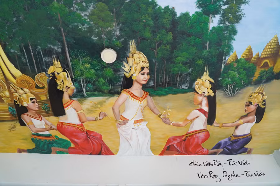 Các bức vẽ khắc họa những họa tiết mang đậm nét đẹp văn hóa miền Tây Nam bộ.
