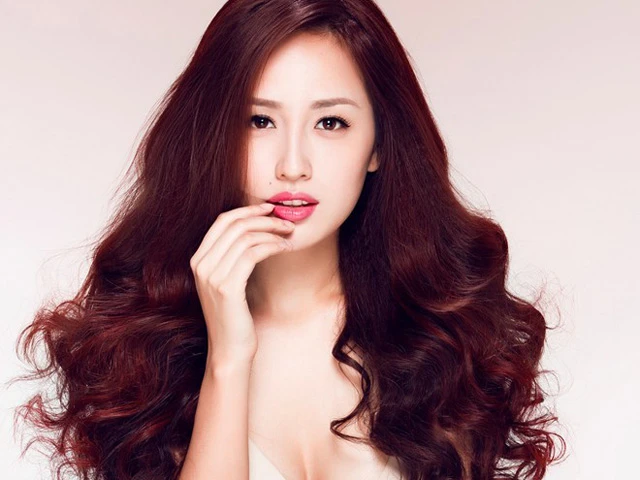 Ngọc Trinh thừa nhận yêu người có vợ; Linh Nga khóc nhiều vì hôn nhân