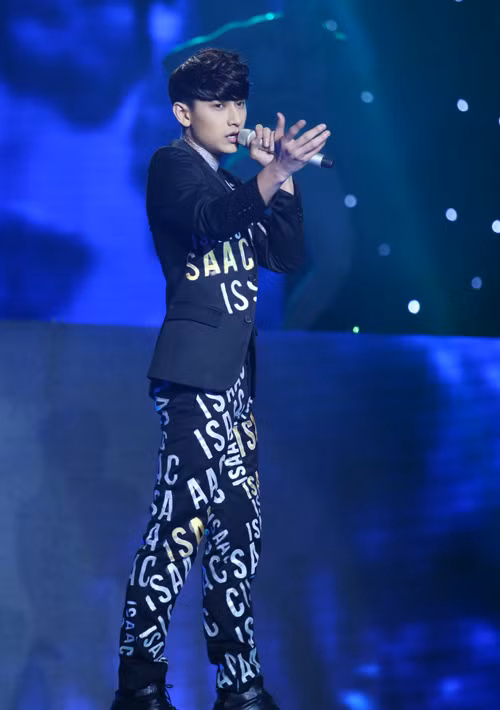 Giang Hồng Ngọc xuống tóc hát ‘Chị tôi’ của Mỹ Linh ảnh 2