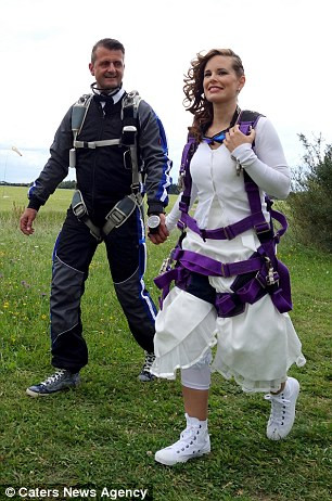 Cặp đôi trao nhẫn cưới ở độ cao 4.800m 7