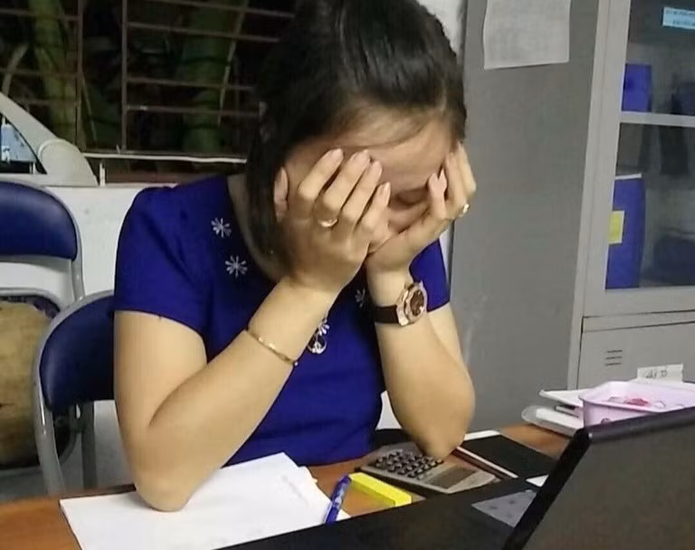 Nhiều nhân viên kế toán trường học vì không chịu được áp lực công việc nên đã bỏ nghề. Ảnh minh họa: TG