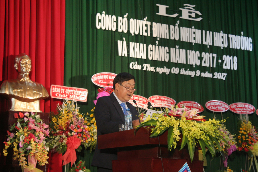 PGS.TS Hà Thanh Toàn - Hiệu trưởng Trường ĐH Cần Thơ phát biểu tại buổi lễ