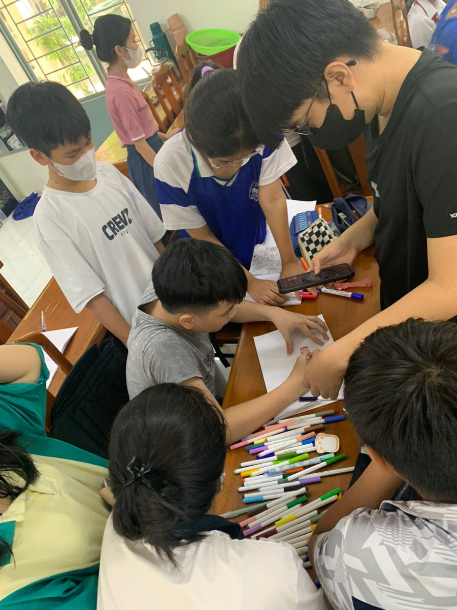 Học sinh Trường THCS Nguyễn Lương Bằng (quận Liên Chiểu, TP Đà Nẵng) tham gia lớp học miễn phí Ghi chép thông minh bằng sơ đồ tư duy trong hè 2023. Học sinh Trường THCS Nguyễn Lương Bằng (quận Liên Chiểu, TP Đà Nẵng) tham gia lớp học miễn phí Ghi chép thông minh bằng sơ đồ tư duy trong hè 2023.