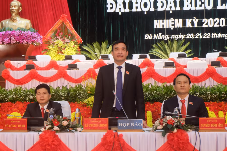 Ông Lê Trung Chinh – Phó Bí thư Thành ủy Đà Nẵng phát biểu tại buổi họp báo.