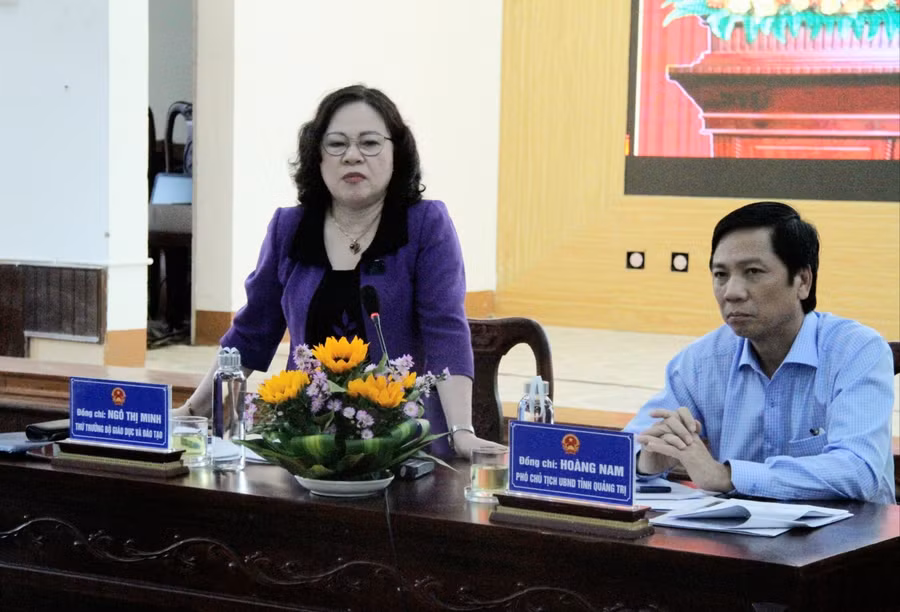 Thứ trưởng Ngô Thị Minh kết luận buổi làm việc với tỉnh Quảng Trị và huyện Hướng Hoá.