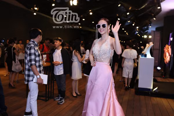 Dàn sao tấp nập đọ sắc trên thảm đỏ