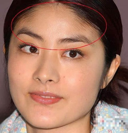 Mặt mụn, ngực lép, yết hầu thô của mỹ nhân Trung Quốc Mat mun, nguc lep, yet hau tho cua my nhan Trung Quoc