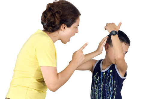 Trẻ ngoan, hãy khuyến khích và cho trẻ biết là bạn vui lòng, trẻ hư cũng vậy. con