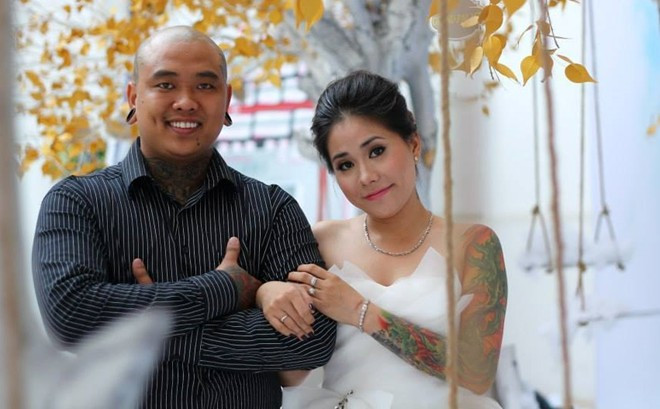 Đông Thục và Kim Hằng kết hôn đầu năm nay. Ảnh: Nhân vật cung cấp. Cặp vợ chồng Sài thành muốn phủ kín hình xăm trên cơ thể