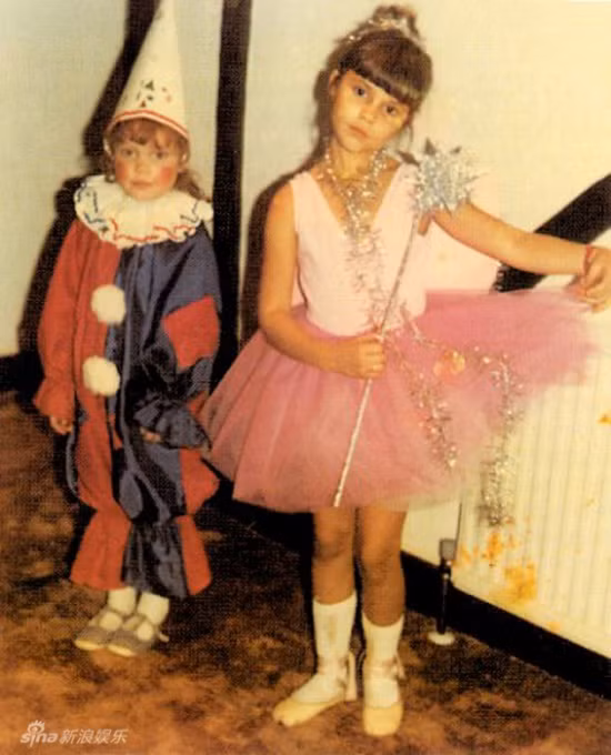 Gia đình của Victoria rất khá giả nên từ nhỏ cuộc sống của cô vô cùng sanh chảnh.