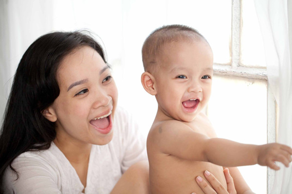 MC Hương Quỳnh dùng lá húng, diếp cá phòng bệnh cho con ảnh 1 Huong-Quynh-5788-1429241227.jpg