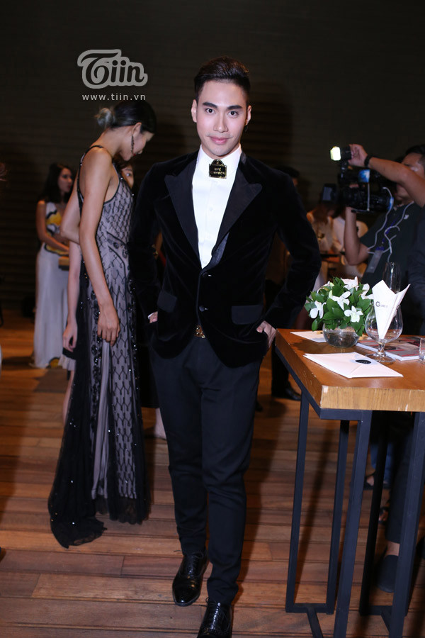 Dàn sao tấp nập đọ sắc trên thảm đỏ