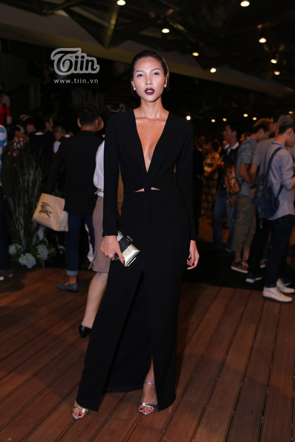 Dàn sao tấp nập đọ sắc trên thảm đỏ