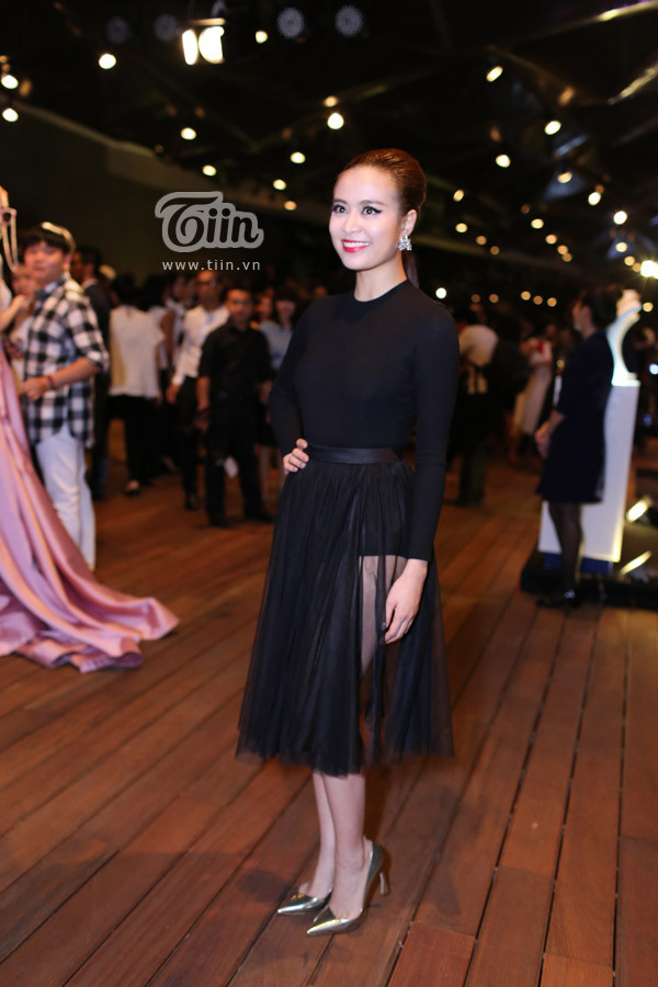 Dàn sao tấp nập đọ sắc trên thảm đỏ