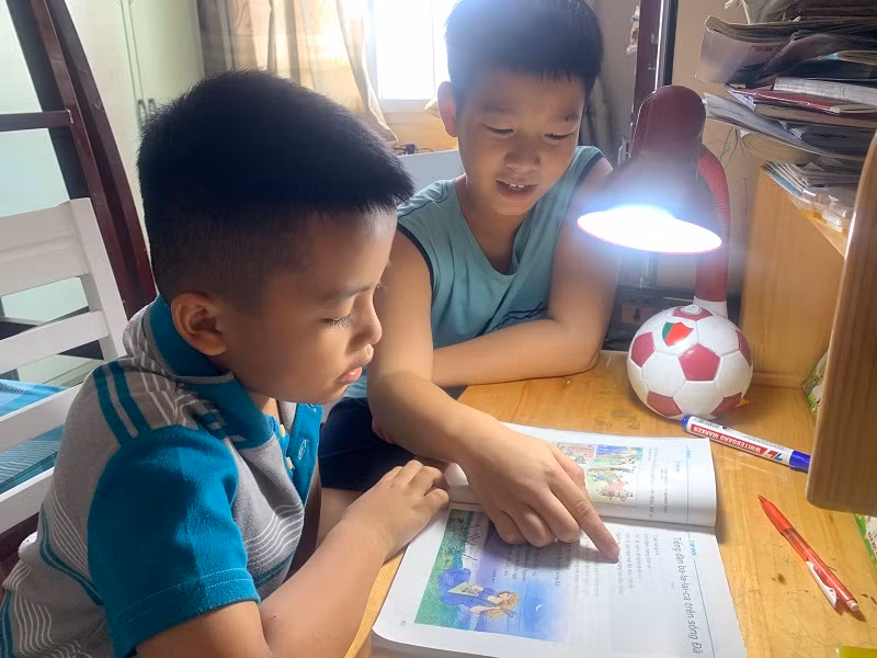 Học sinh tiểu học TPHCM cùng nhau ôn bài trong dịp hè. Ảnh minh họa: P.Nga