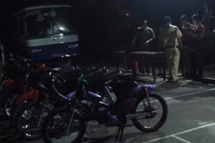 Nhóm quái xế tuổi teen tổ chức đua xe trái phép