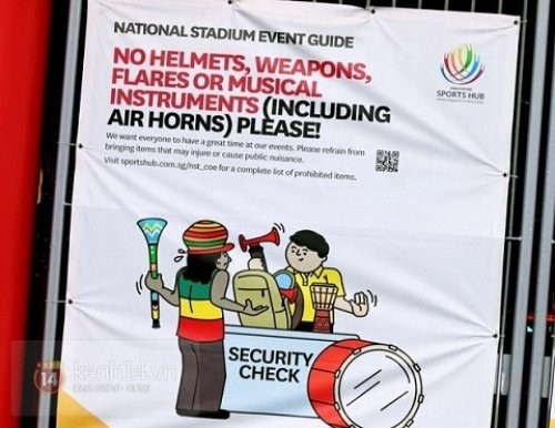 Không mang mũ bảo hiểm, vũ khí hay những dụng cụ gây tiếng ồn làm ảnh hưởng những người xung quanh.