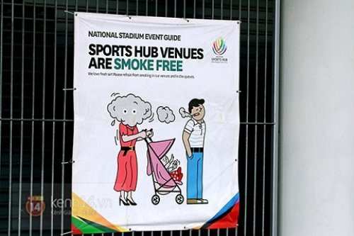 Khán giả sẽ không được hút thuốc ở những nơi có biển cấm hút thuốc.