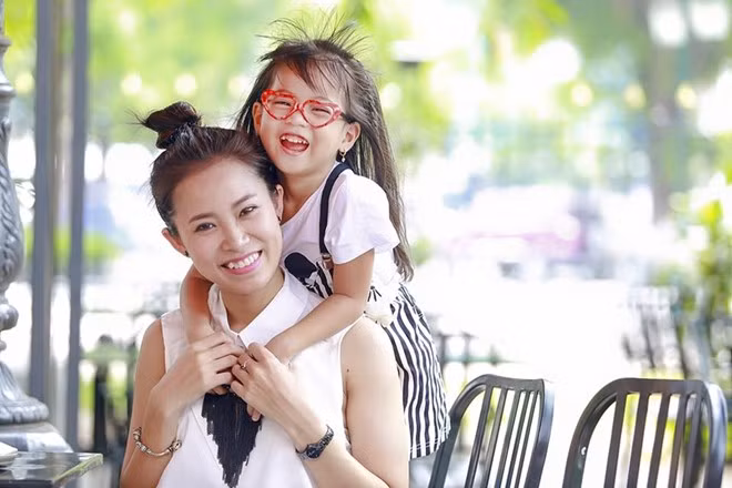 Quỳnh Hoa và con gái. Ảnh: Trí thức trẻ