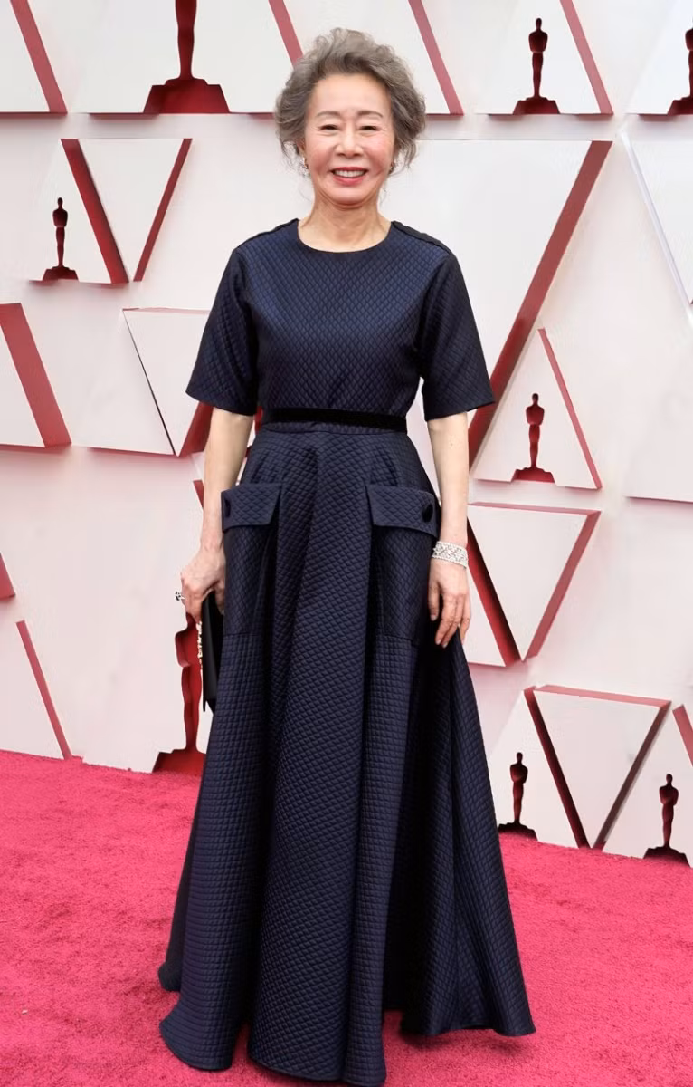 Nữ diễn viên gạo cội Youn Yuh Jung tại thảm đỏ Lễ trao giải Oscar lần thứ 93.