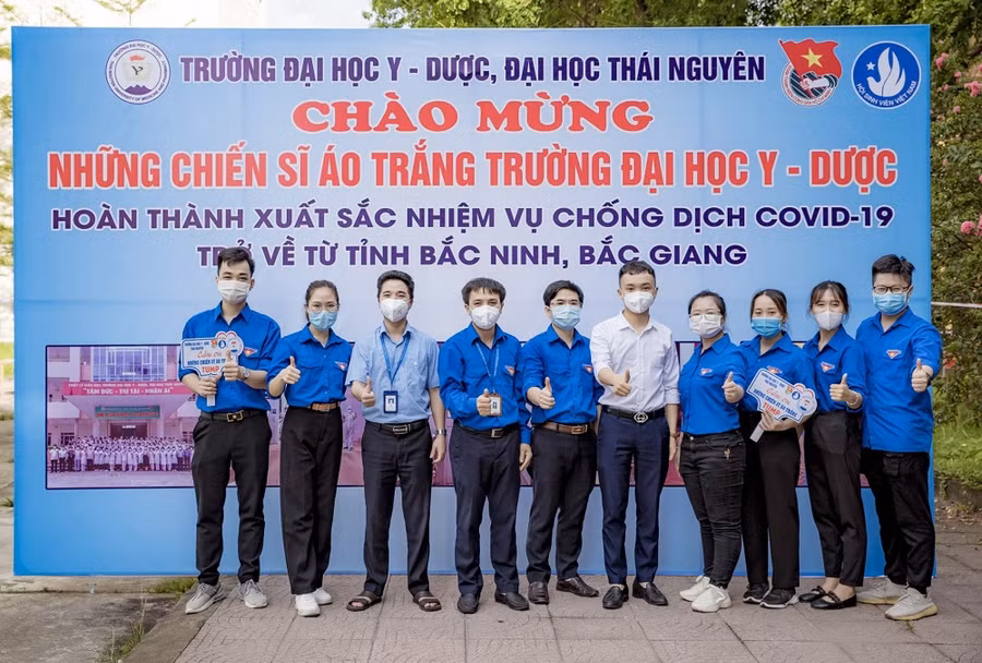 Với những việc làm thiết thực, ý nghĩa đoàn viên, sinh viên Nhà trường đã góp phần tích cực, hiệu quả vào sự nhiệp chăm sóc và bảo vệ sức khỏe nhân dân.
