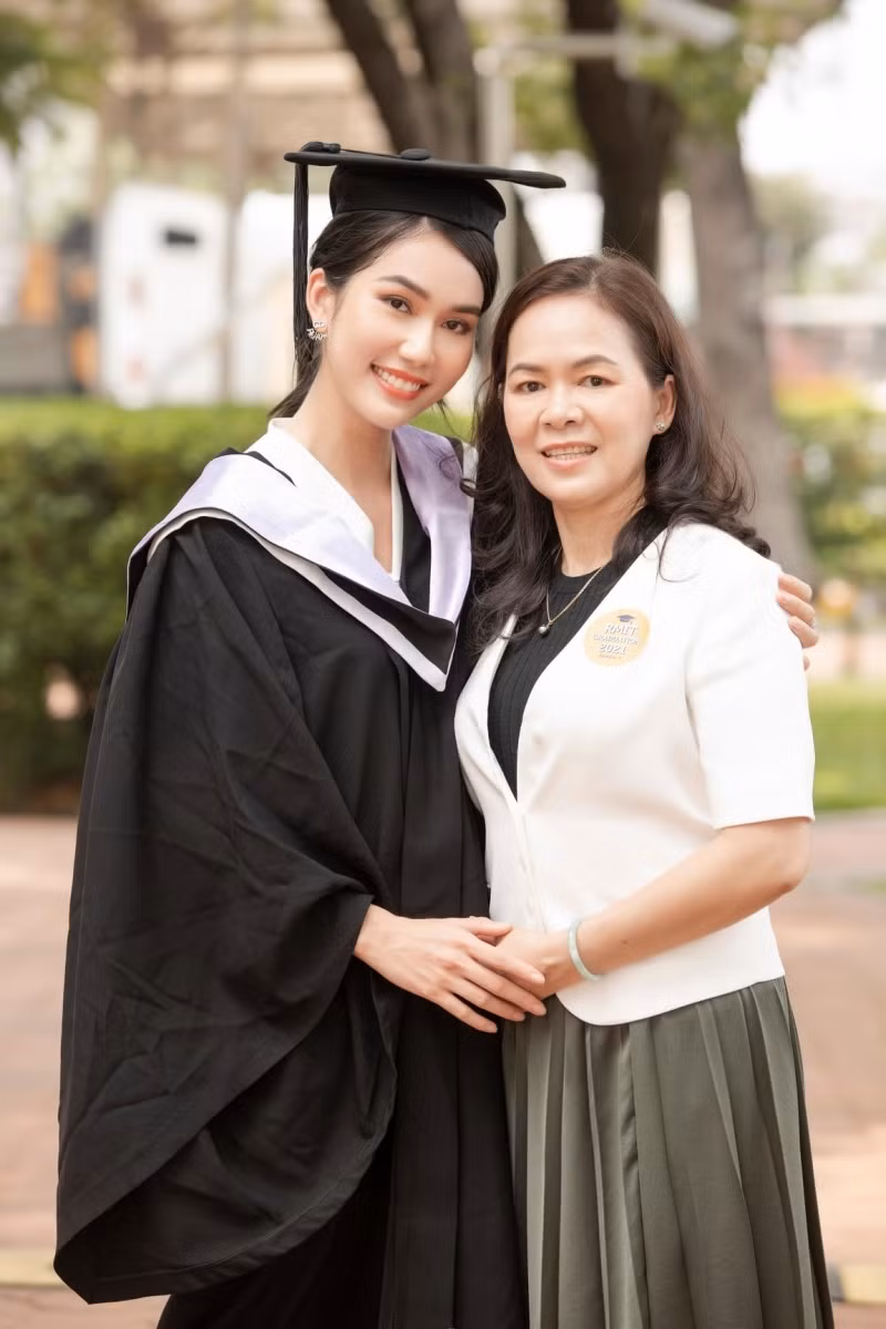 Trang chủ Miss International chúc mừng Á hậu Phương Anh tốt nghiệp thủ khoa ảnh 4