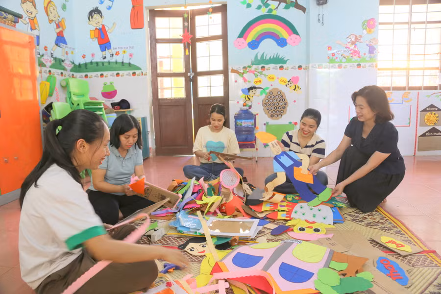 Lãnh đạo Phòng GD&amp;ĐT kiểm tra công tác chuẩn bị cơ sở vật chất, trang thiết bị trước khi bước vào năm học 2023 - 2024.