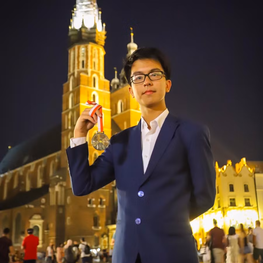 Phạm Thế Minh - chủ nhân Huy chương Bạc IOAA 2023. Ảnh: Sở GD&ĐT Hà Nội Phạm Thế Minh - chủ nhân Huy chương Bạc IOAA 2023. Ảnh: Sở GD&ĐT Hà Nội