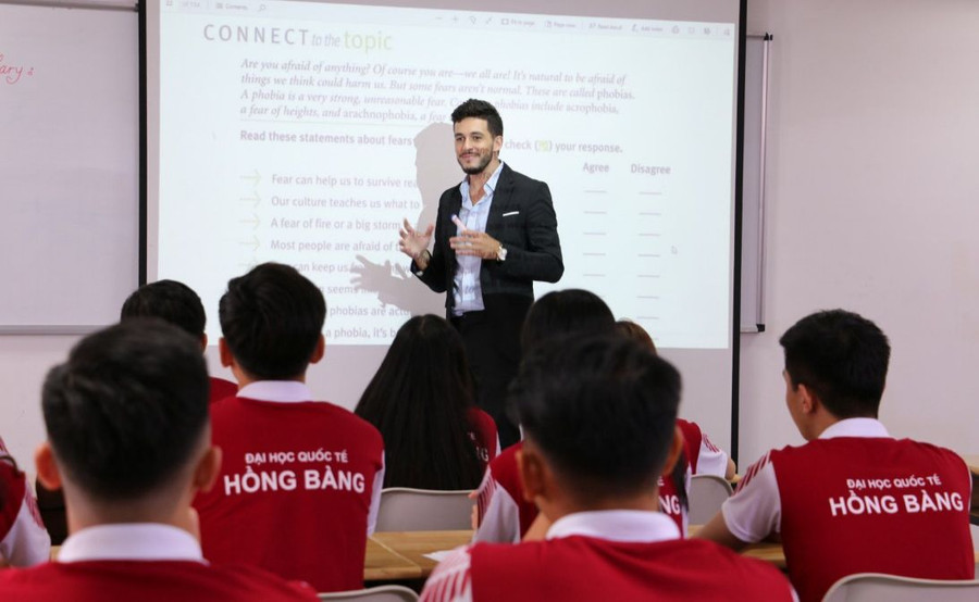 Giảng viên nước ngoài tại Trường ĐH Quốc tế Hồng Bàng (TPHCM). Ảnh: HIU Giảng viên nước ngoài tại Trường ĐH Quốc tế Hồng Bàng (TPHCM). Ảnh: HIU