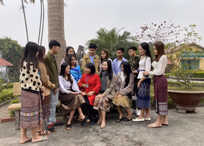 Sinh viên Lào đang học tập tại Trường Cao đẳng Y tế Yên Bái.