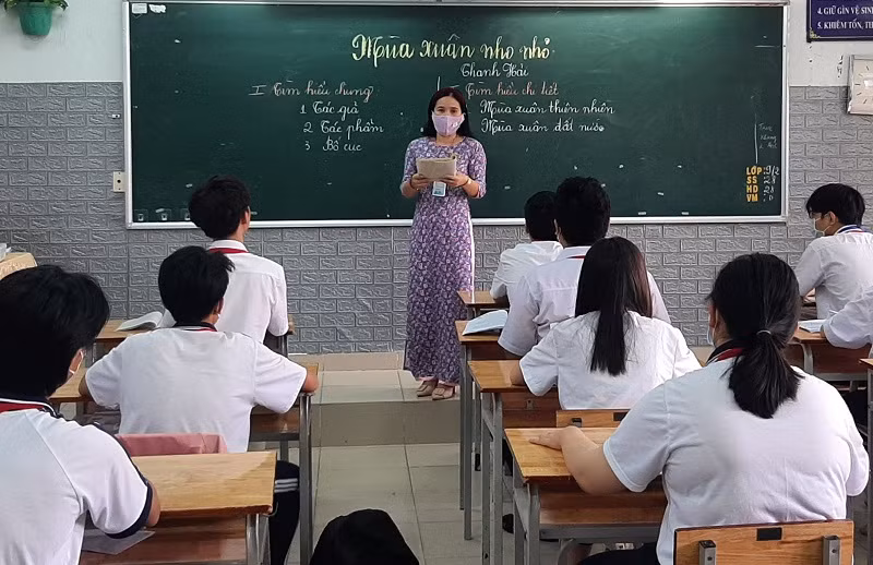 Buổi học và ôn tập của học sinh lớp 9 tại Trường THCS Lý Thánh Tông (Quận 8, TPHCM), ngày 15/3.