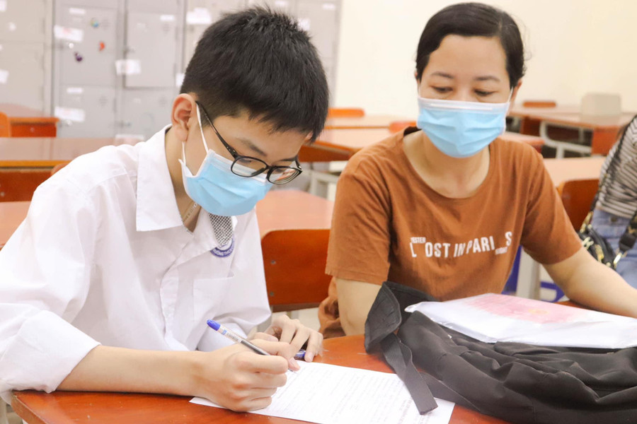 Cần chính sách hỗ trợ học phí cho học sinh nghèo.