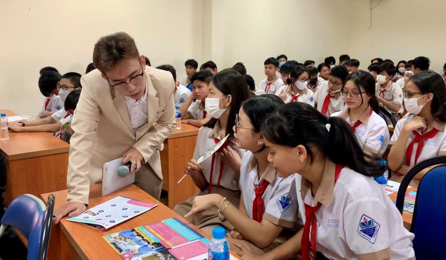 Học sinh Trường THCS Lương Định Của tại một buổi tư vấn hướng nghiệp cuối tháng 2/2023.